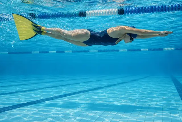 Natación con aletas y monoaleta